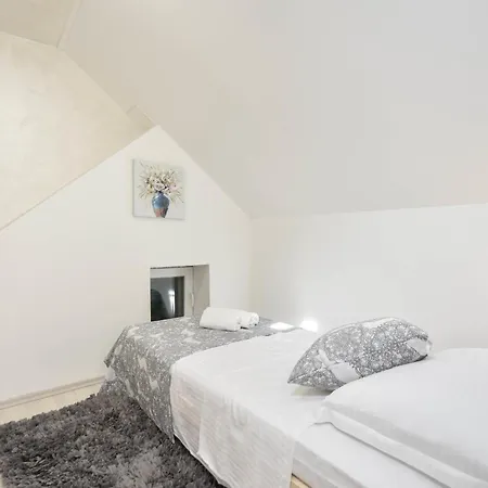 4 Bedroom Cozy In