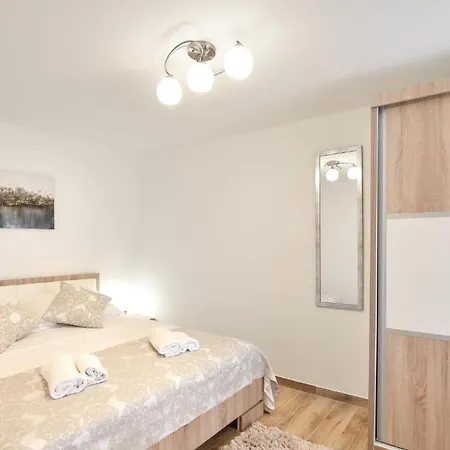Holiday home 4 Bedroom Cozy In