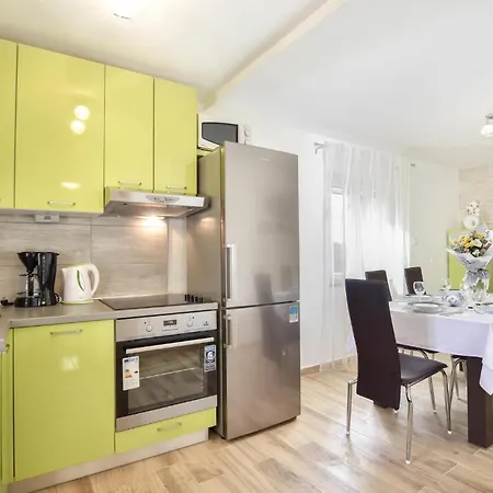Holiday home 4 Bedroom Cozy In *