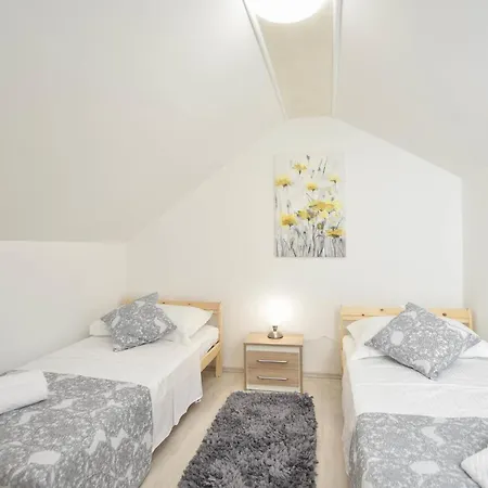 4 Bedroom Cozy In