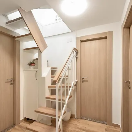 Holiday home 4 Bedroom Cozy In *