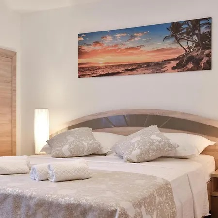 Holiday home 4 Bedroom Cozy In