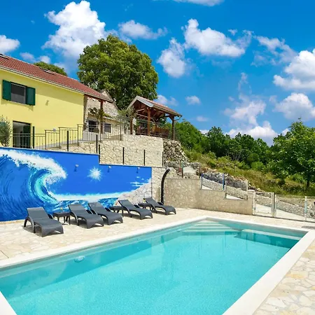 Holiday home 4 Bedroom Cozy In *