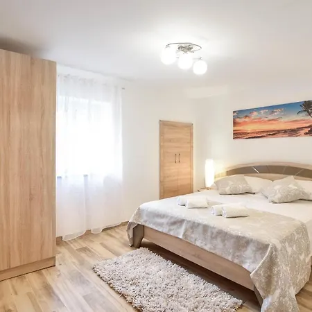 4 Bedroom Cozy In Brstanovo