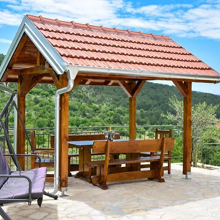 4 Bedroom Cozy In