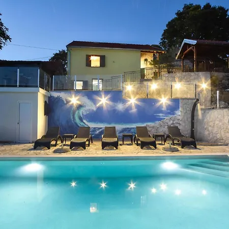 Holiday home 4 Bedroom Cozy In *