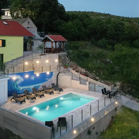 Holiday home 4 Bedroom Cozy In