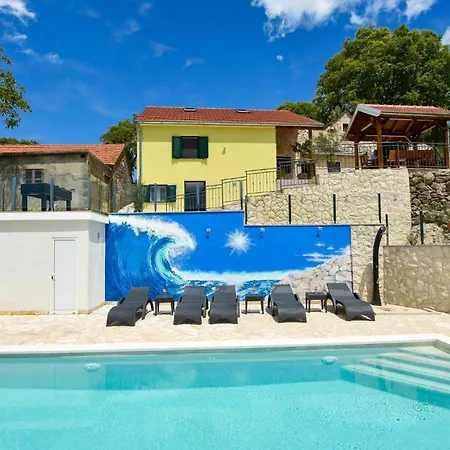 Сasa de vacaciones 4 Bedroom Cozy In *